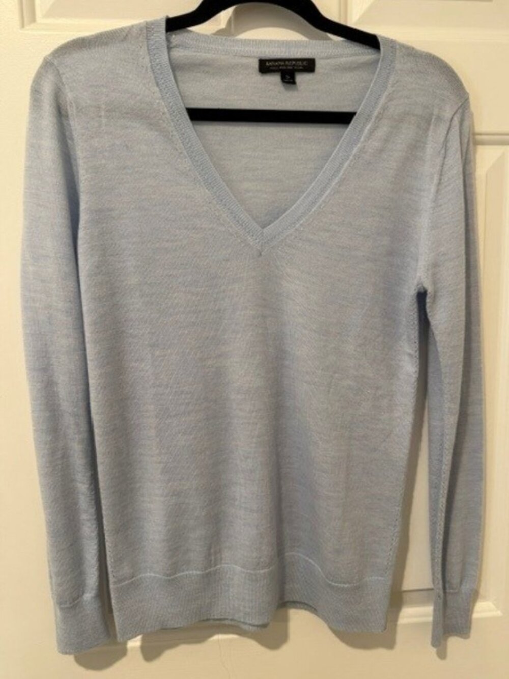 Banana Republic Merino Wool V-Neck - Small Light Heather Blue